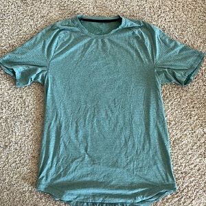 Men’s lululemon L performance shirt